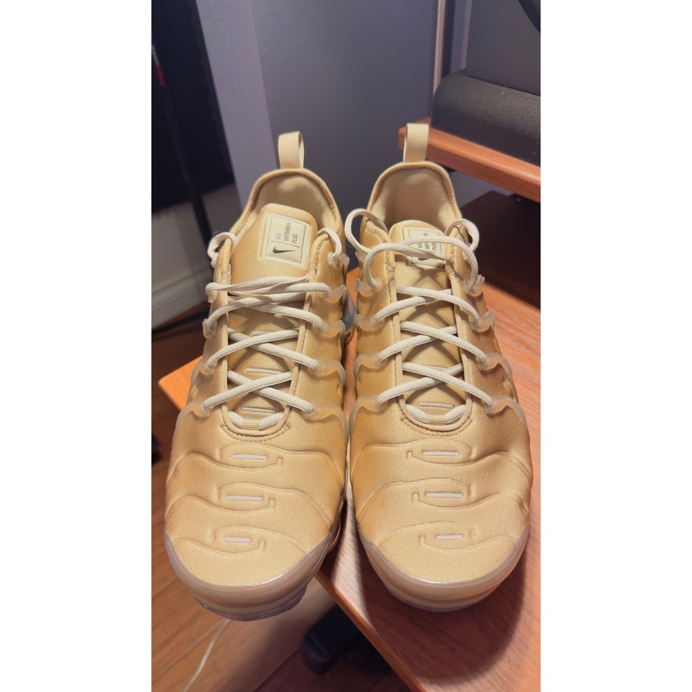 Nike Air VaporMax Plus Men Golden Tan Running Lifestyle Shoes Size 11.5